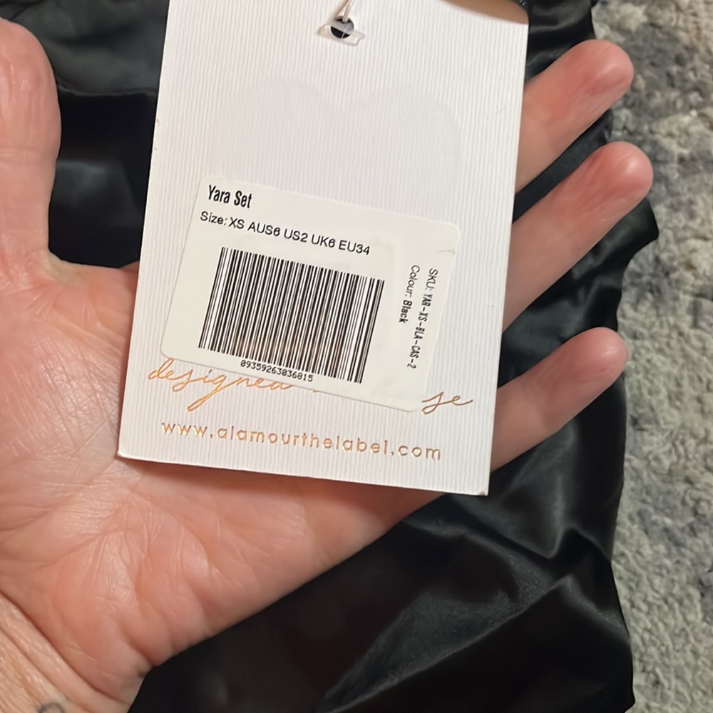 ALAMOUR THE LABEL - Picture 5 of 6